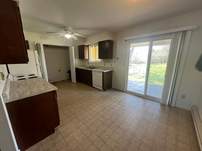 Photo - 3307 Hall St