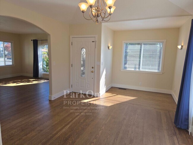 Photo - Great 4 Bedroom Home in the Heart of Albany!