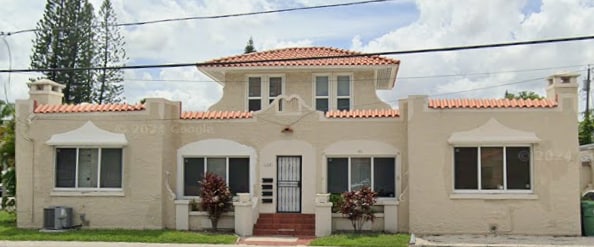 Building Photo - 1122 SW 17th Ave Unit #3