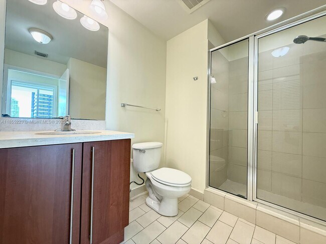Photo - 79 SW 12th St Unidad 2404-S