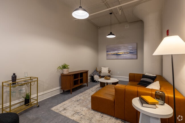 2BD, 2BA - 1,046SF - Living Room
