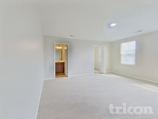 Photo - 656 McCormick Ln