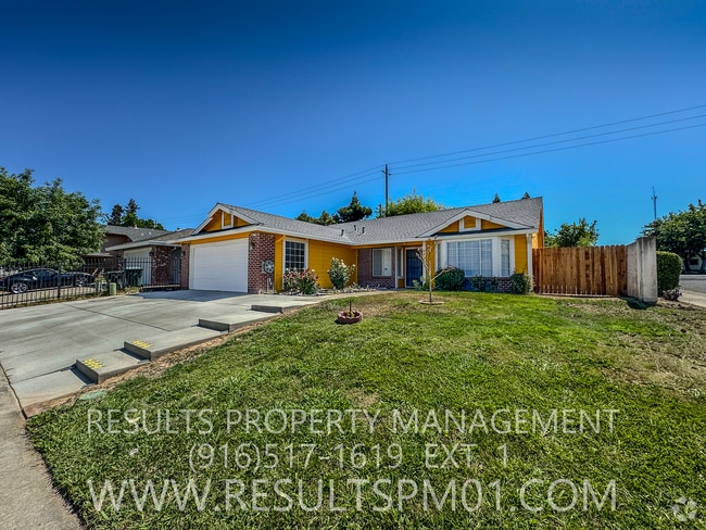 Building Photo - Spacious 4 Bedroom on corner lot Rental