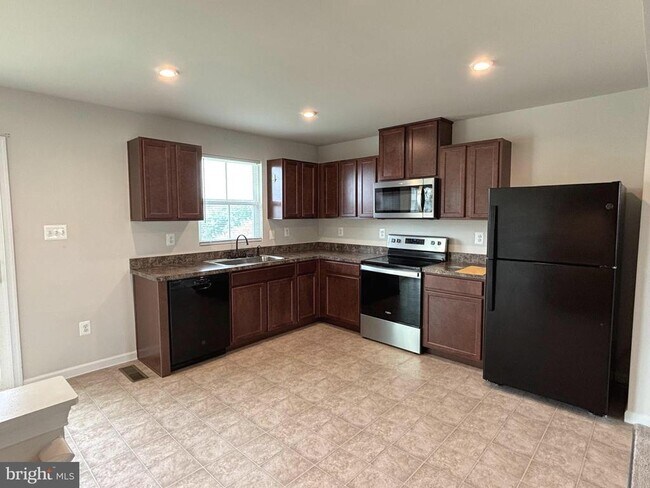 Photo - 57 Sebago Pl