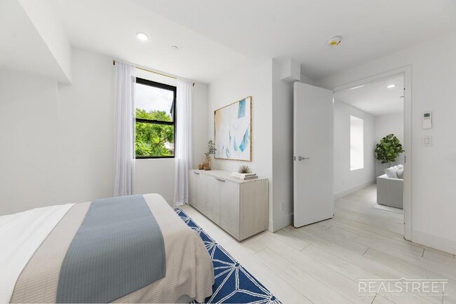 Photo - Stunning Brand New 3 Bed in Landmarked Townhouse Unidad 3A