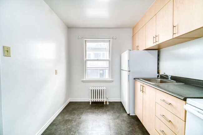 Photo - 1112-1112 Tower Rd Unit 13