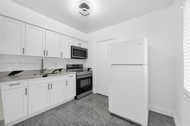 Building Photo - 6432 NE 1st Ct Unit 6432