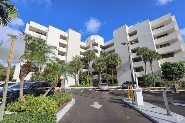 Building Photo - 4201 N Ocean Dr Unit 304 Rental