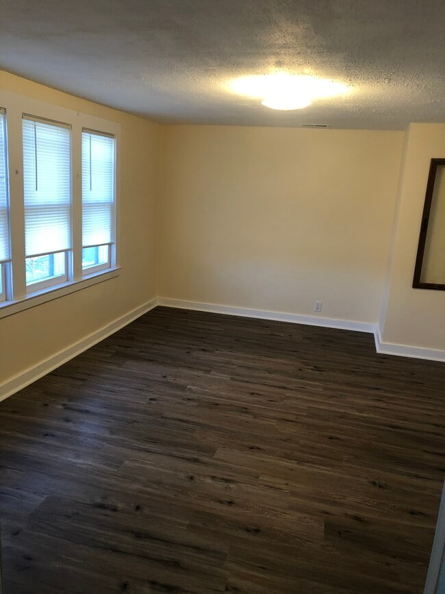 Building Photo - 68 Perry Ave Unit 3rd Rental