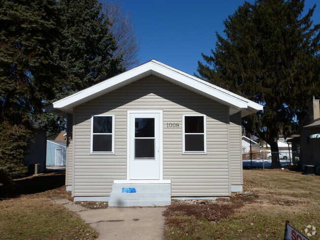 Building Photo - 1008 W 5th St Rental