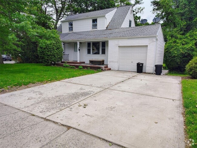 Building Photo - 98 I U Willets Rd Rental