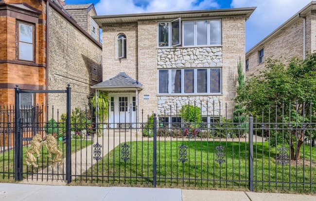 Building Photo - 2550 W Winnemac Ave Unit 1