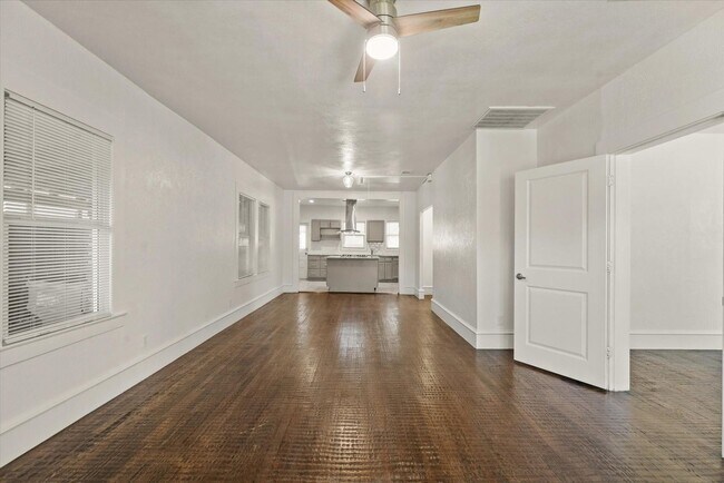 Photo - 927-929 S Rosemont Ave Unidad 929