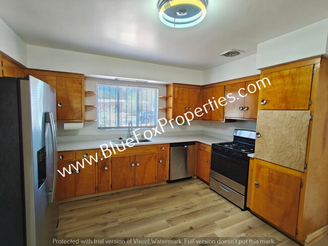 Photo - 5755 E 6th St