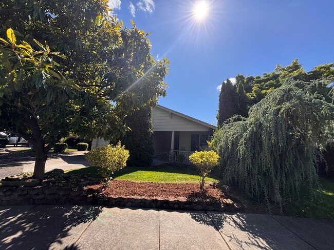 Building Photo - Beautiful 4 bedroom 2 bathroom home coming soon!!