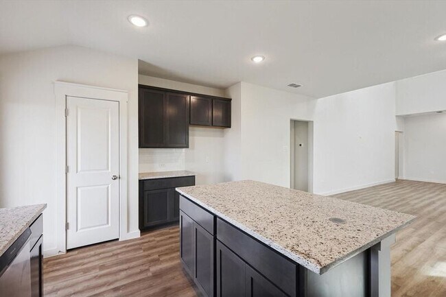 Photo - 514 Weller Rd