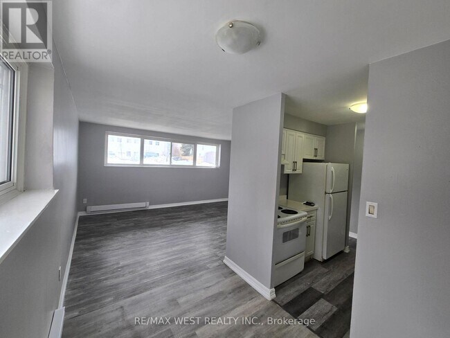 Photo - 80 William St W Unit 1