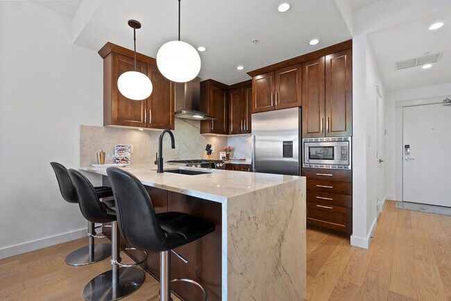 Photo - 5011 Springs Blvd