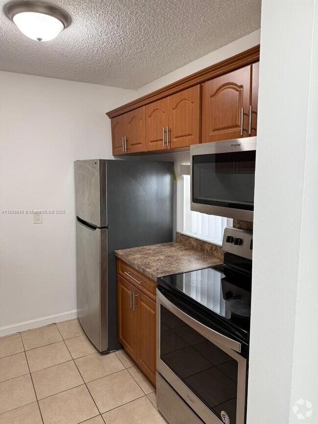 Building Photo - 8560 N Sherman Cir Unit 105 Rental