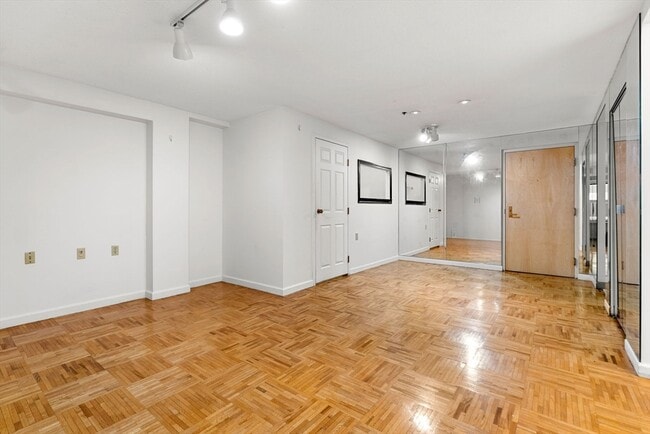 Photo - 357 Commercial St Unidad 412