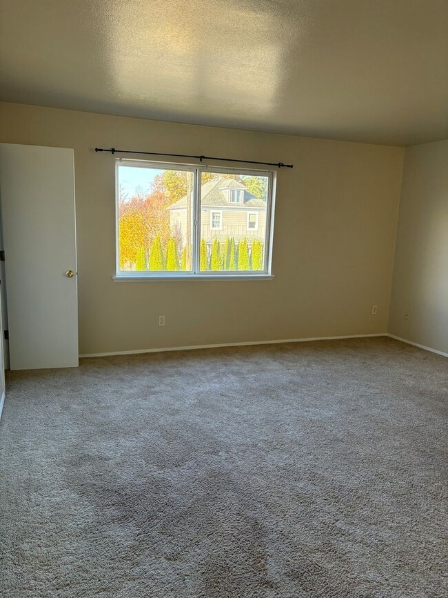 Photo - 3 bd/1 ba Duplex in Tacoma - $1,700