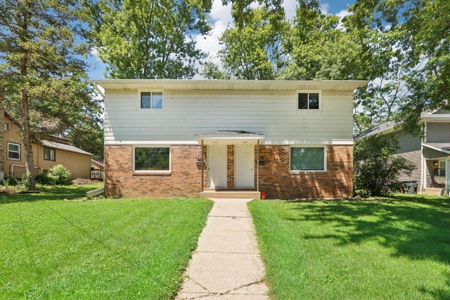 Building Photo - 418-420 S Summit St