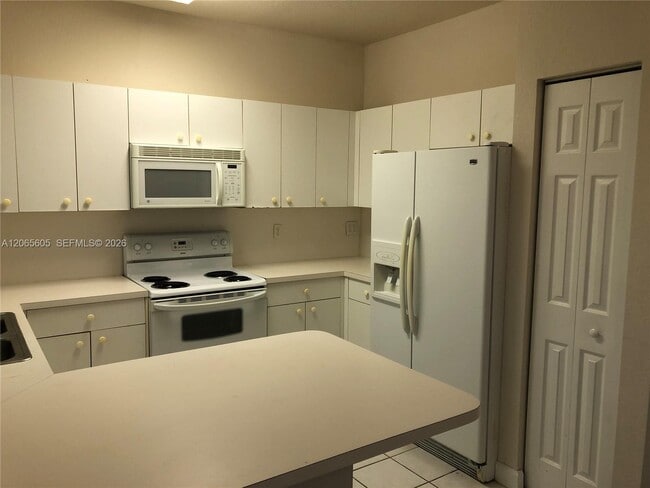 Photo - 2733 NE 3rd Ct Unidad 103