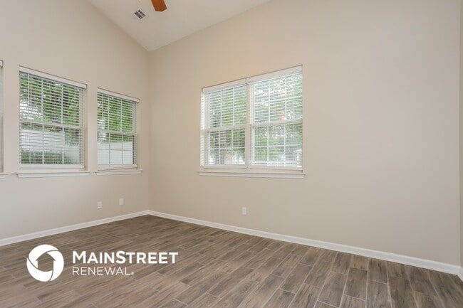 Photo - 688 Windcroft Cir NW