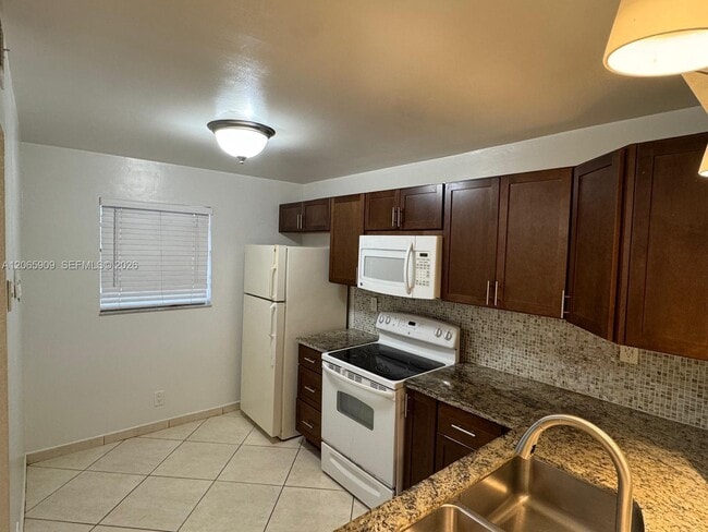 Building Photo - 3022 Coral Springs Dr Unit 104-3