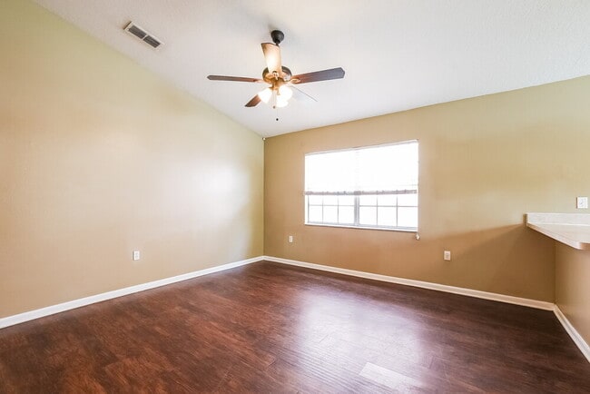Photo - 178 Dovetail Ct