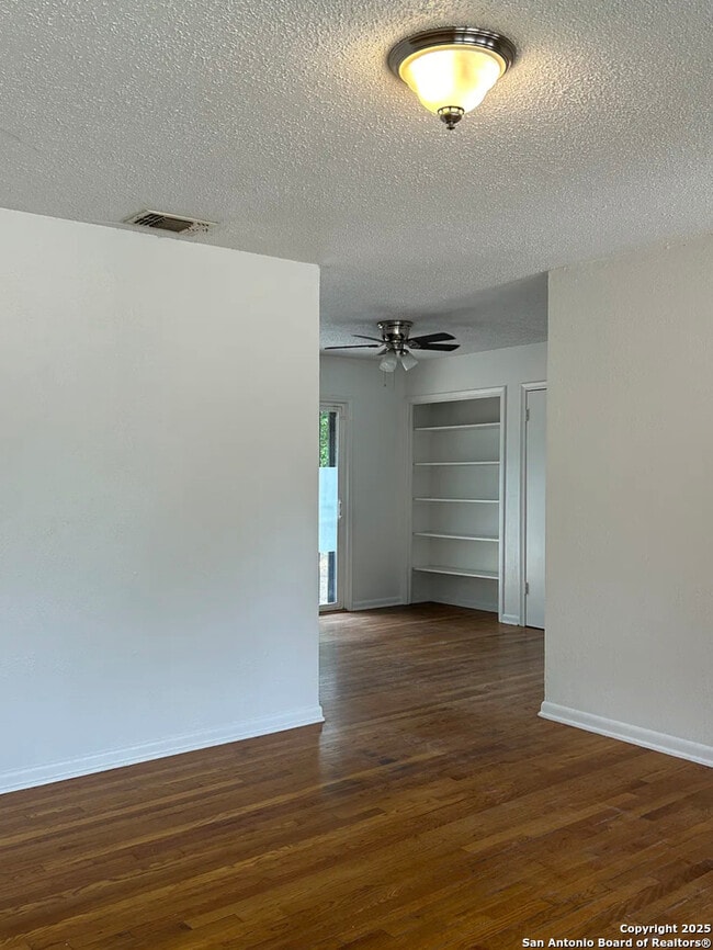Photo - 355 Cresham Dr