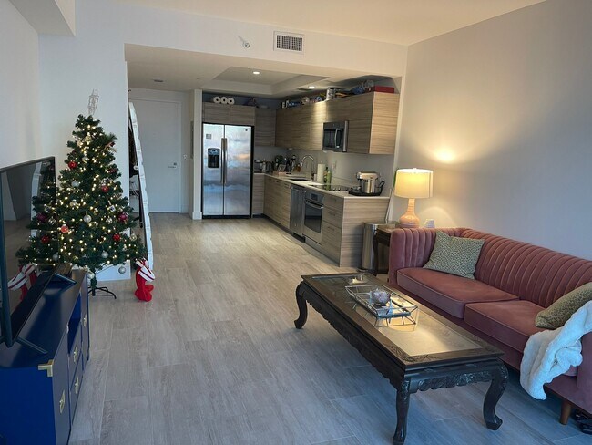 121 NE 34th St