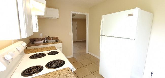 Photo - 103 W 17th St Unidad 4