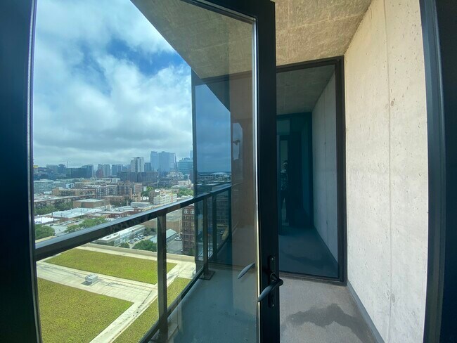 Photo - 1107 W Van Buren St Unit 1