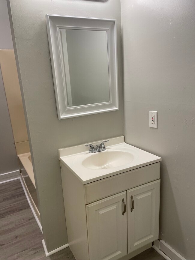 Building Photo - 22 Whittlesey Ave Unit SCSU Rental