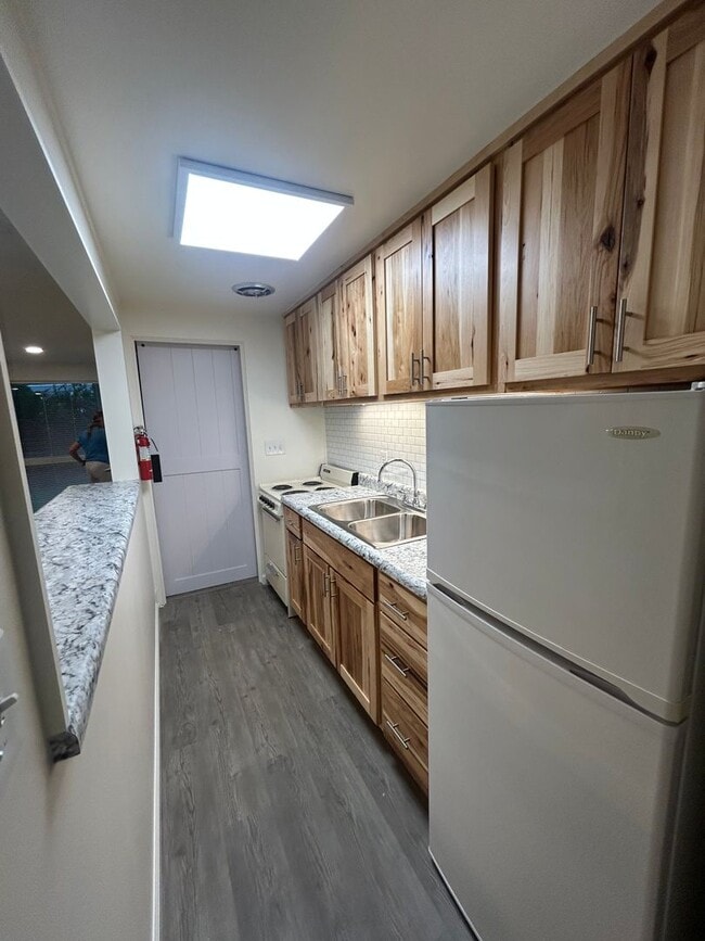 Photo - 244 S Corl St