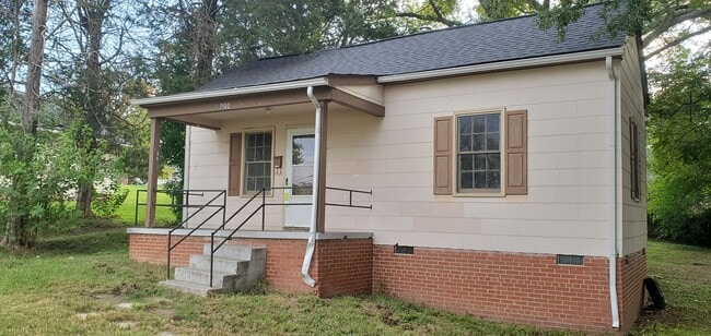 Building Photo - 3 Bedroom 1 Bathroom House