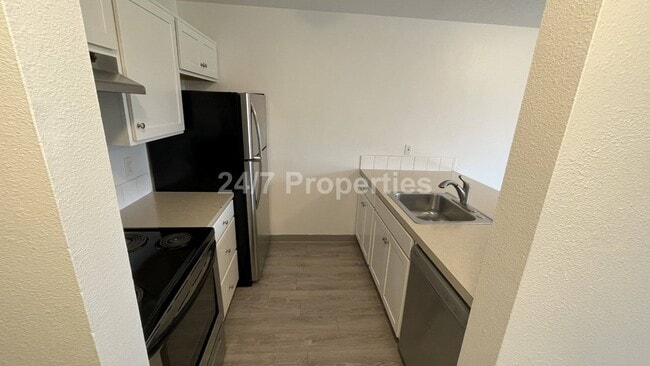 Photo - SE Portland - 2BD I 1BA - Top Floor w/ Balcony! Unit 4124  D