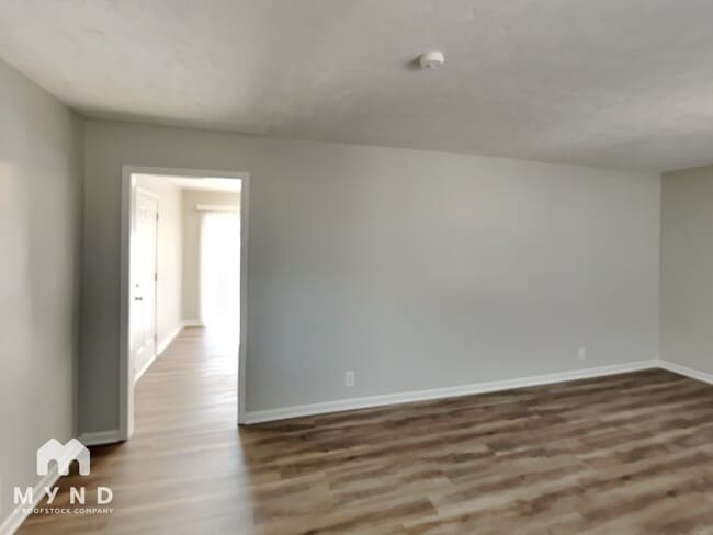 Photo - 1573 Lamont Ave