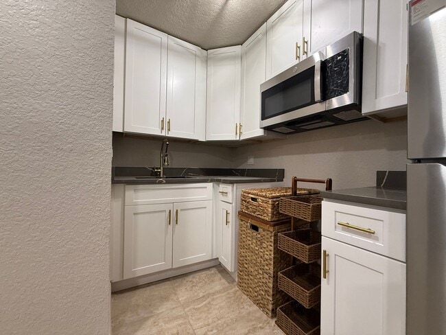 Photo - 4039 Castlegate Dr