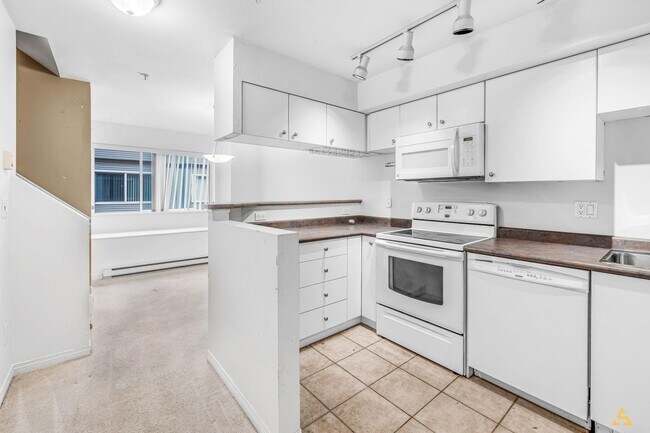 Photo - Family-Friendly Townhouse in the Heart of ... Unit 112