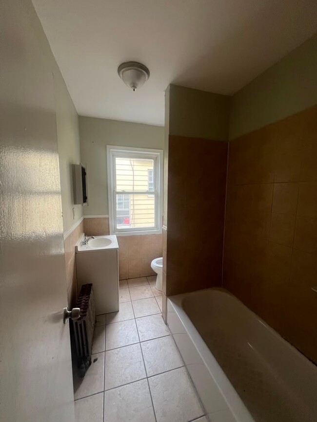 Photo - 229 Alexander St