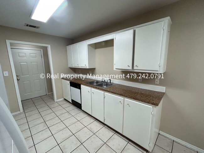 Photo - 230 W Gary St