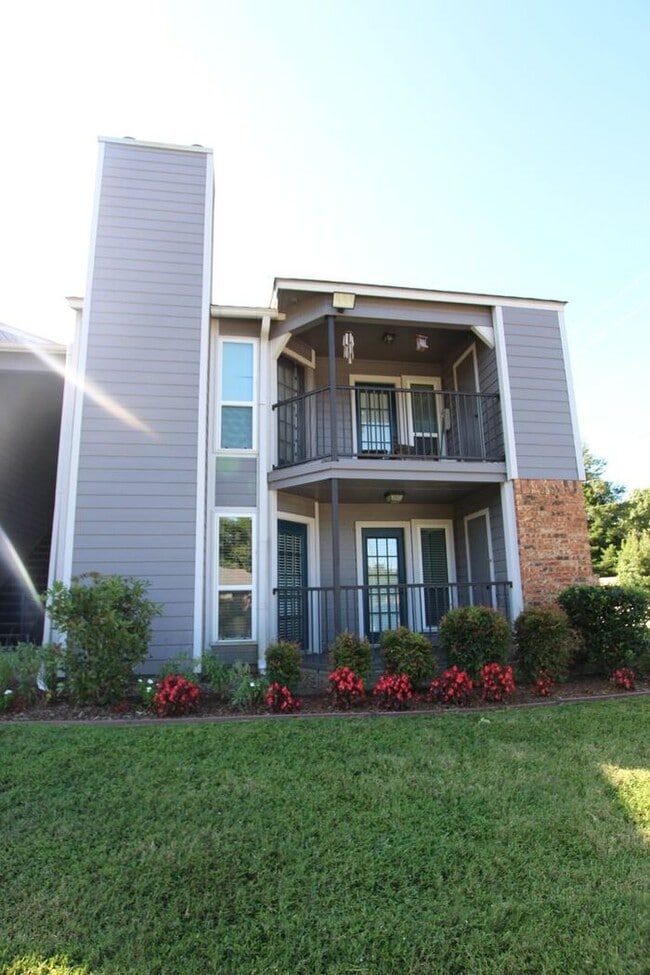 Photo - Upstairs 1 Bedroom 1 Bath Apartment!