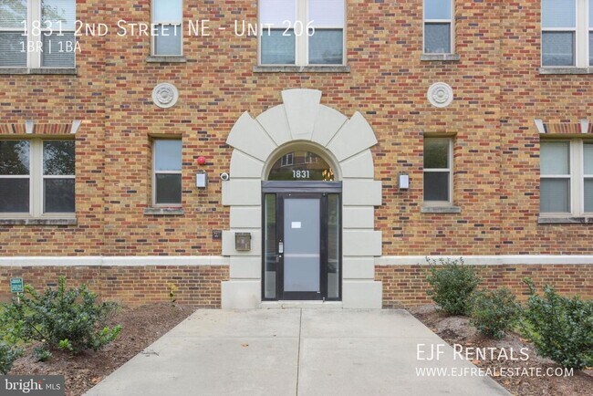Building Photo - 1831 2nd St NE Unit 206