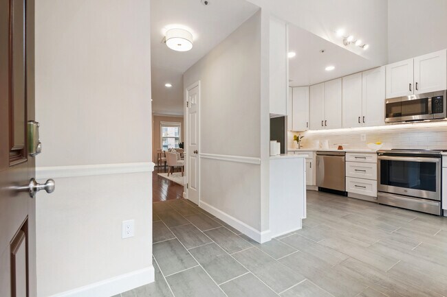 Photo - 631 N Tazewell St