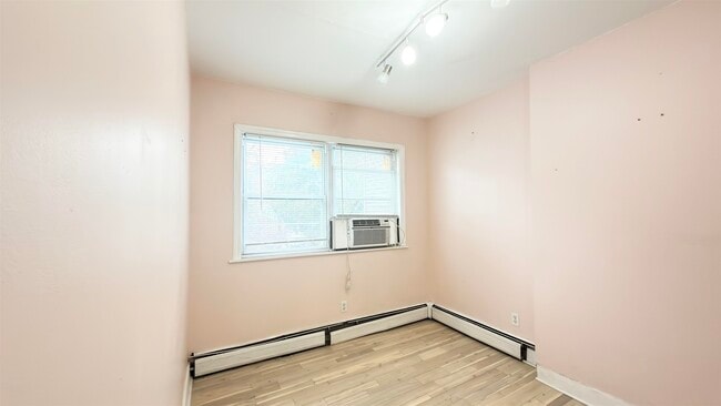 Photo - 6013 Buchanan Pl