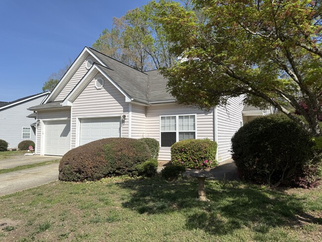 Building Photo - 1212 Red Ash Cir