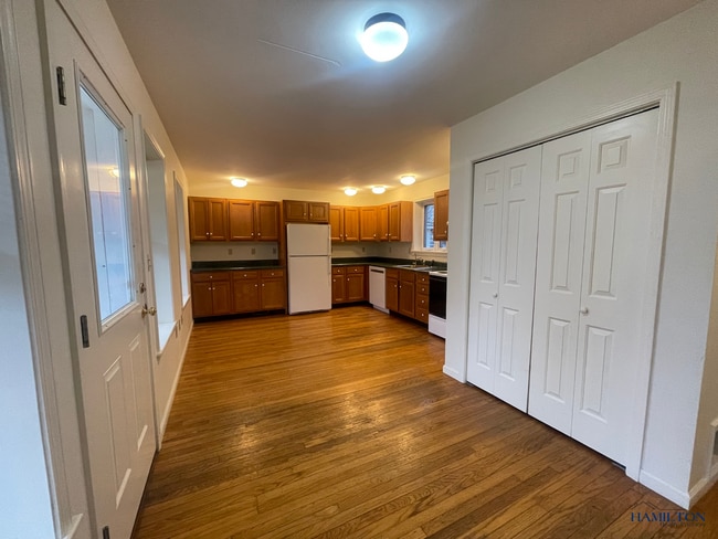 Pine St - 011 - Pine St - 011 Apartment Unit 1