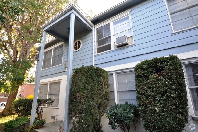 Building Photo - 11645 Moorpark St Rental